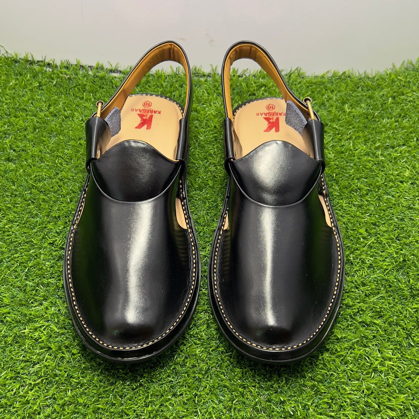 Black Jeans Chappal